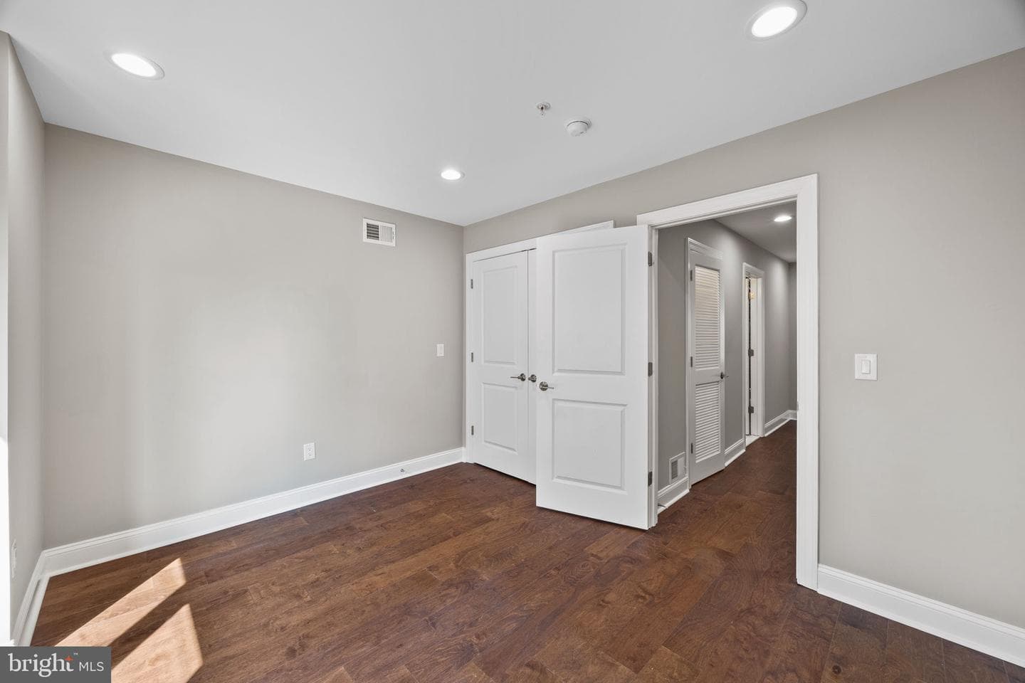 1711 W Seybert Street photo 22