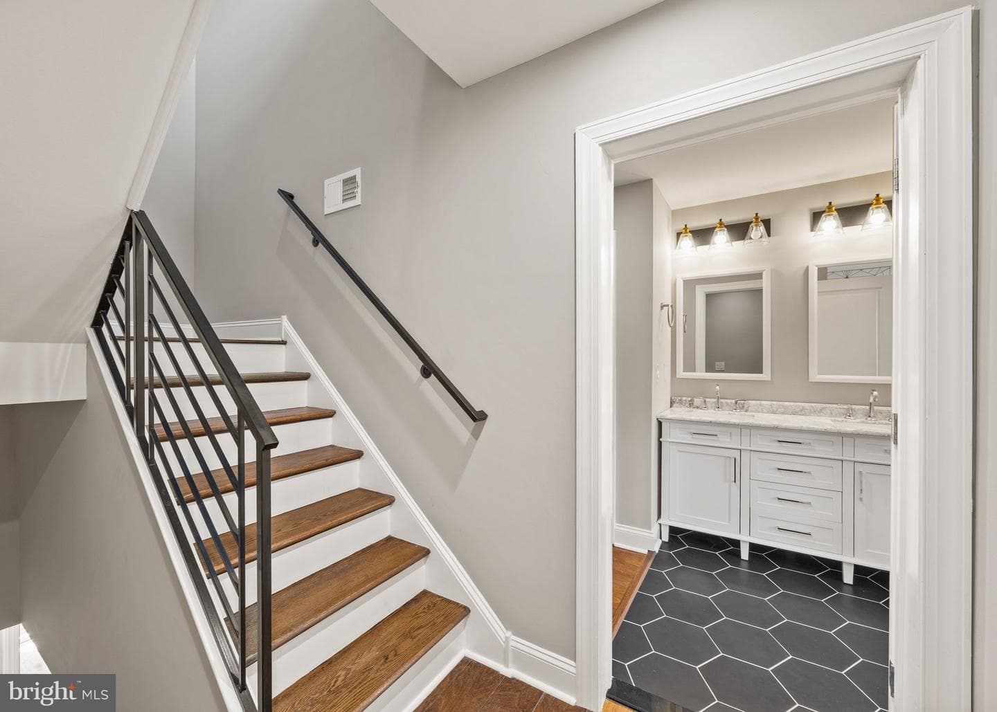 1711 W Seybert Street photo 26