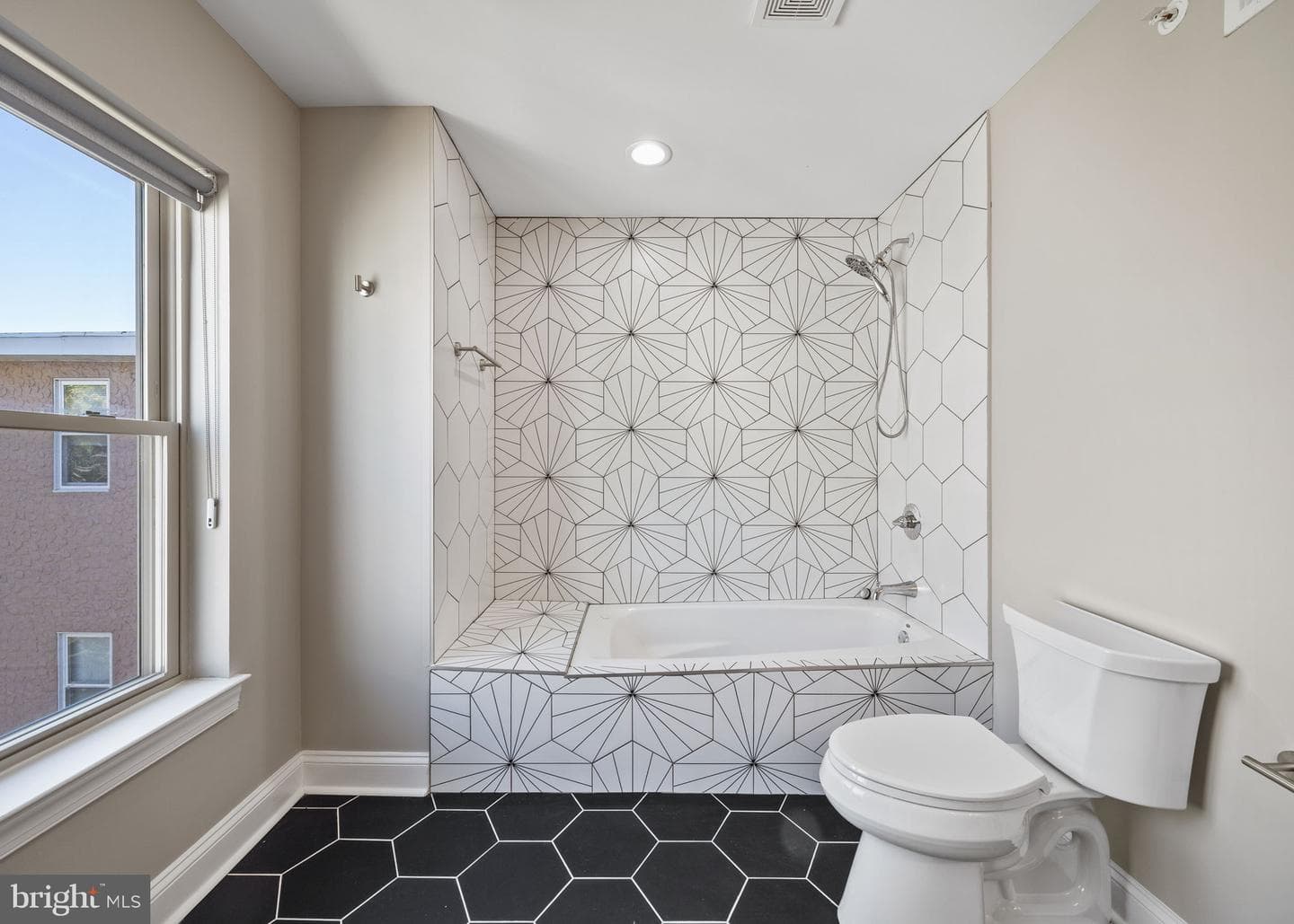 1711 W Seybert Street photo 29
