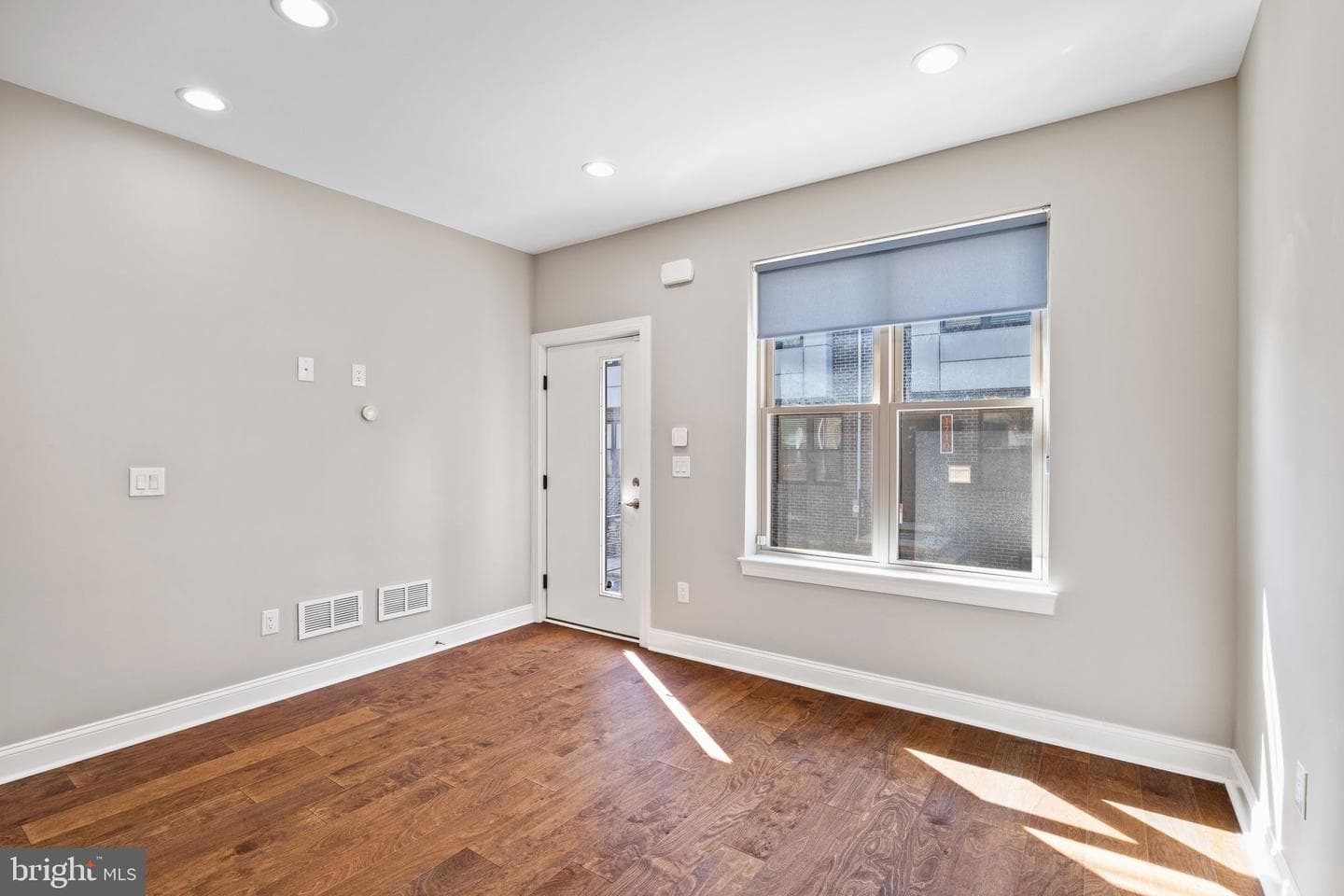 1711 W Seybert Street photo 4