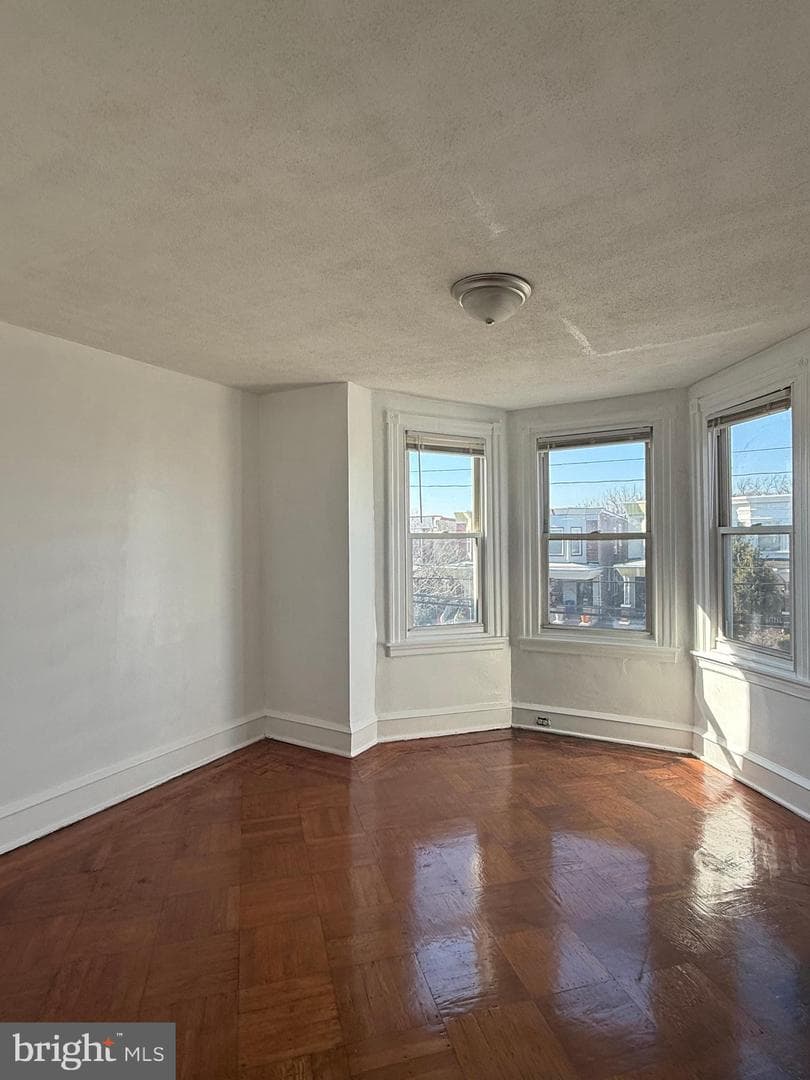 5426 Whitby Avenue photo 34