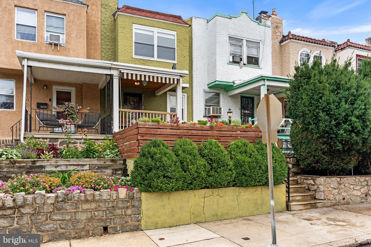 3431 Vaux Street photo 2