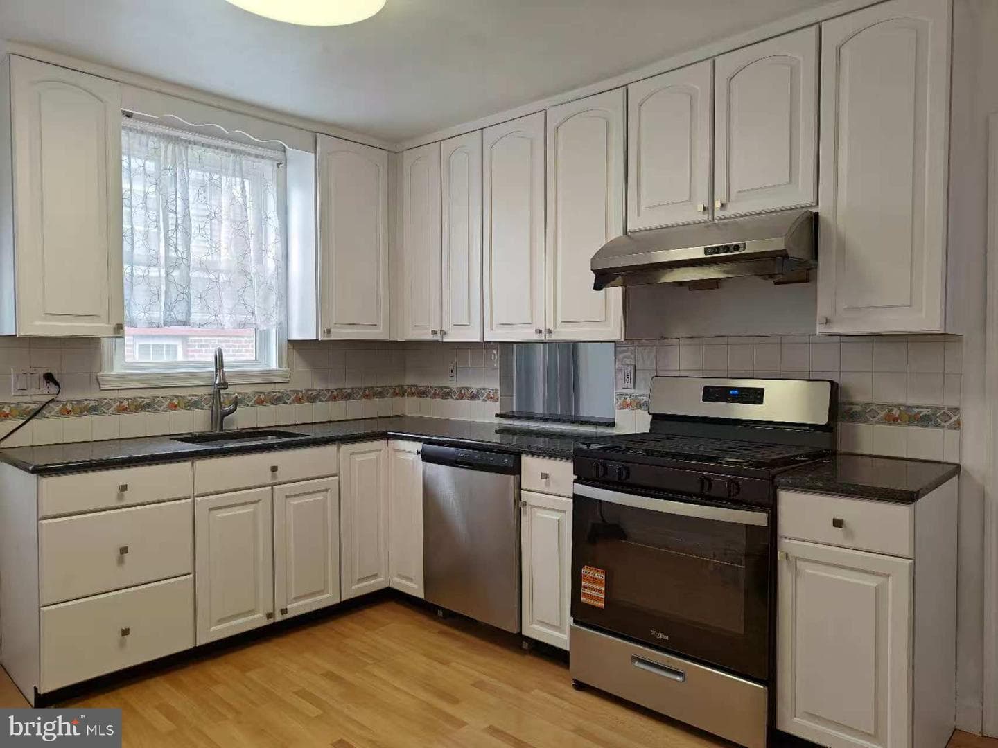 1704 Stanwood Street photo 7