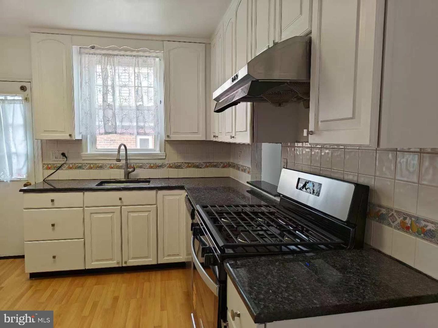1704 Stanwood Street photo 8