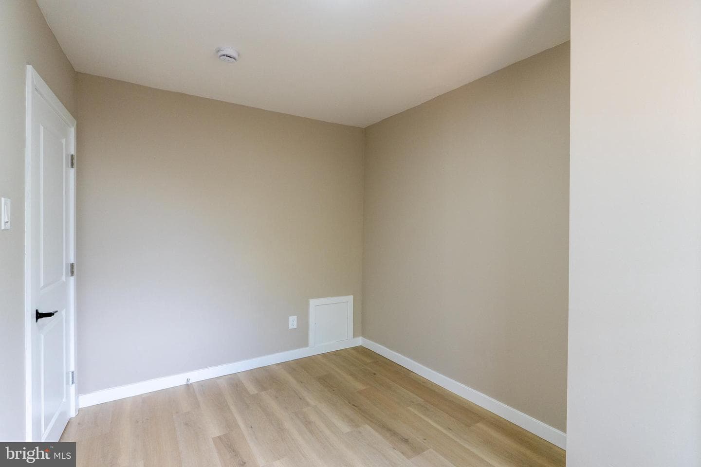 2542 Bonaffon Street photo 25
