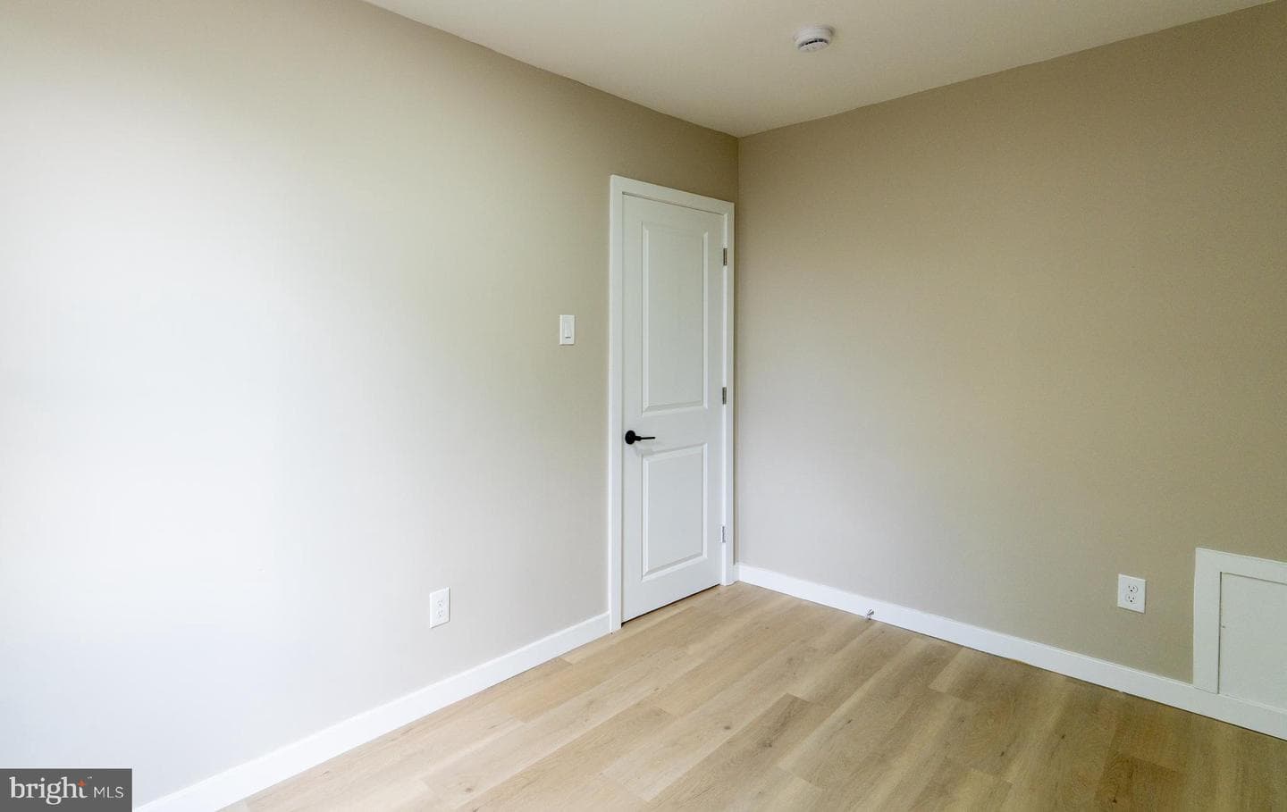2542 Bonaffon Street photo 26
