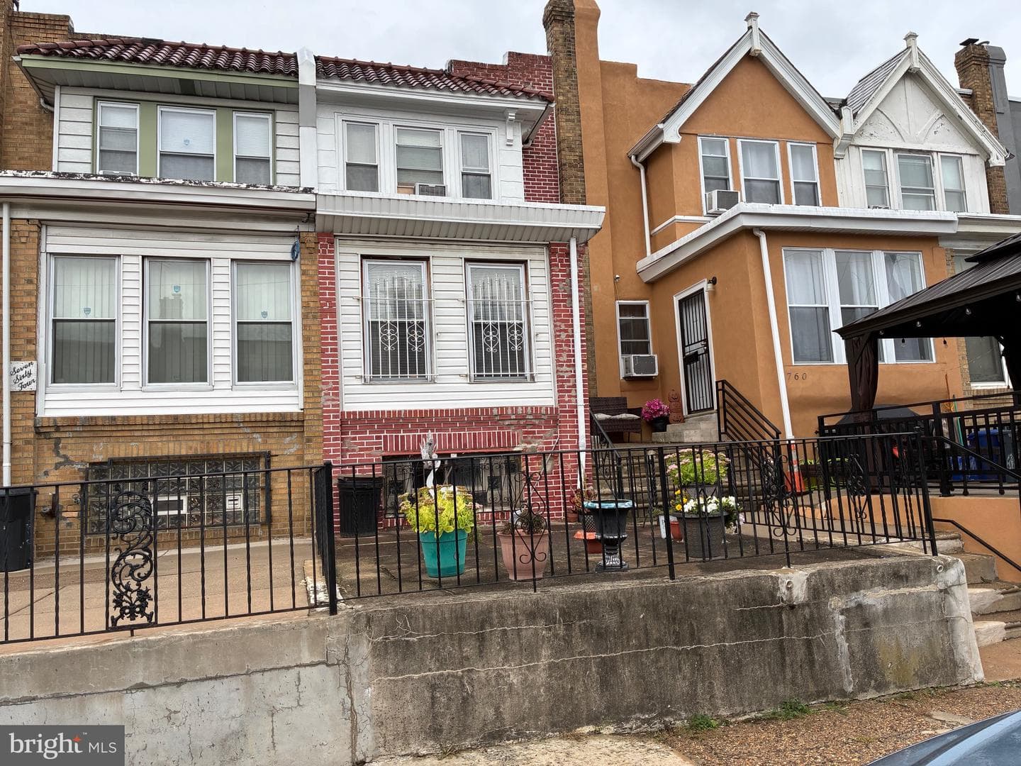 762 Herkness Street photo 2