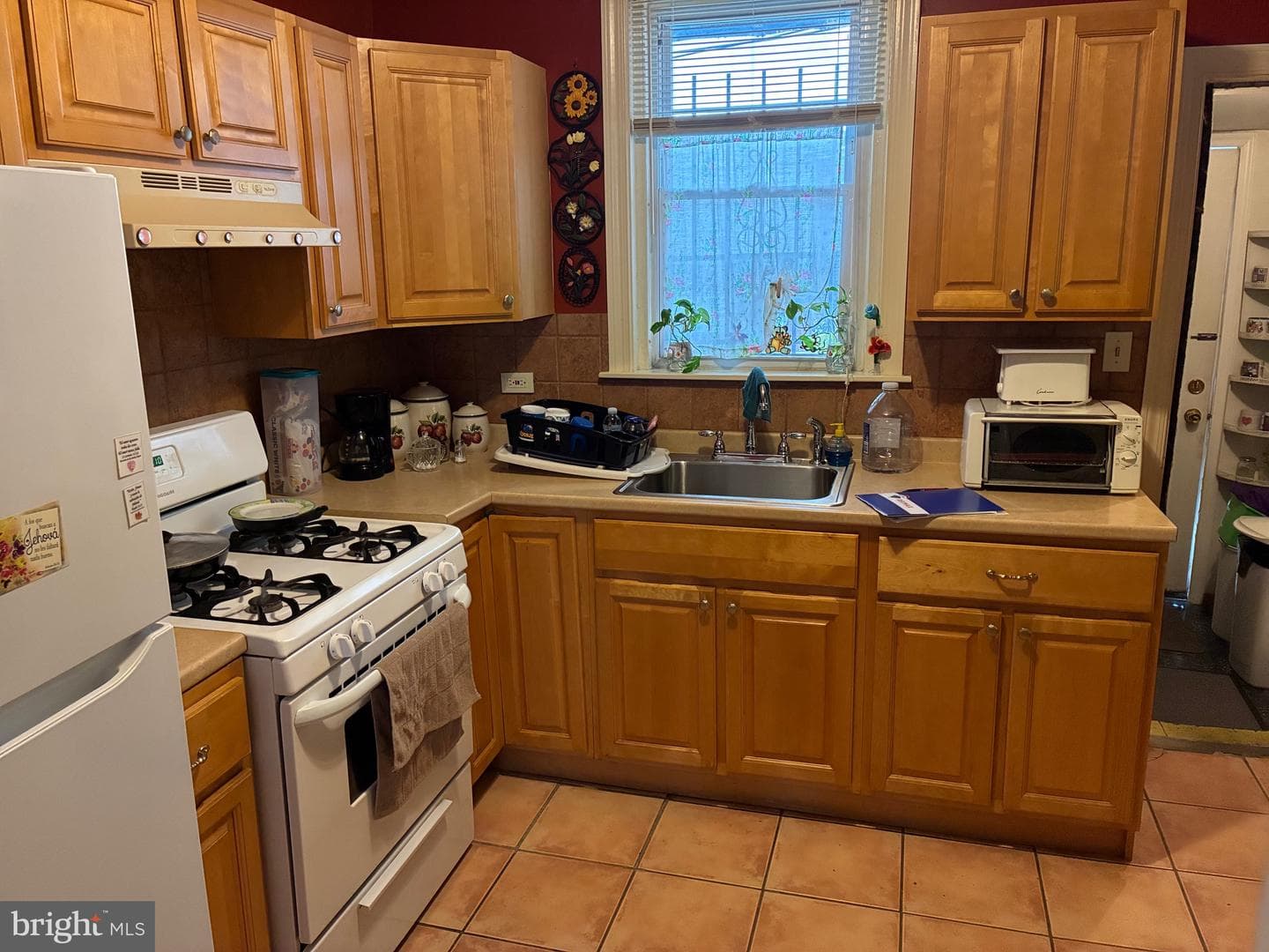 762 Herkness Street photo 8