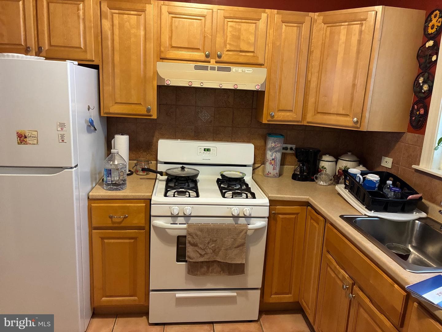762 Herkness Street photo 9