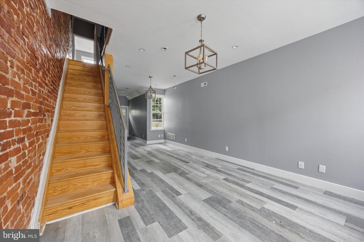 2513 N Douglas Street photo 5