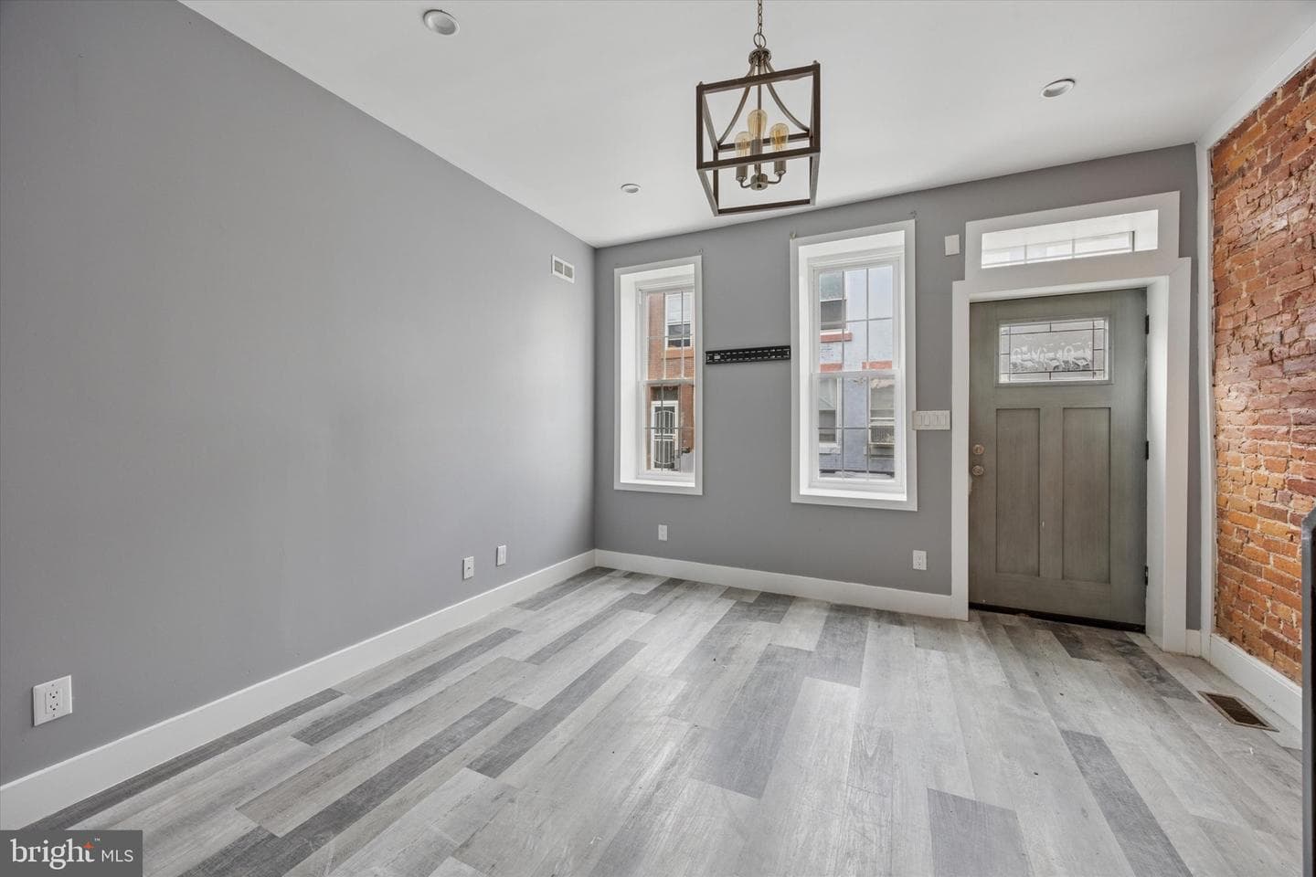 2513 N Douglas Street photo 8