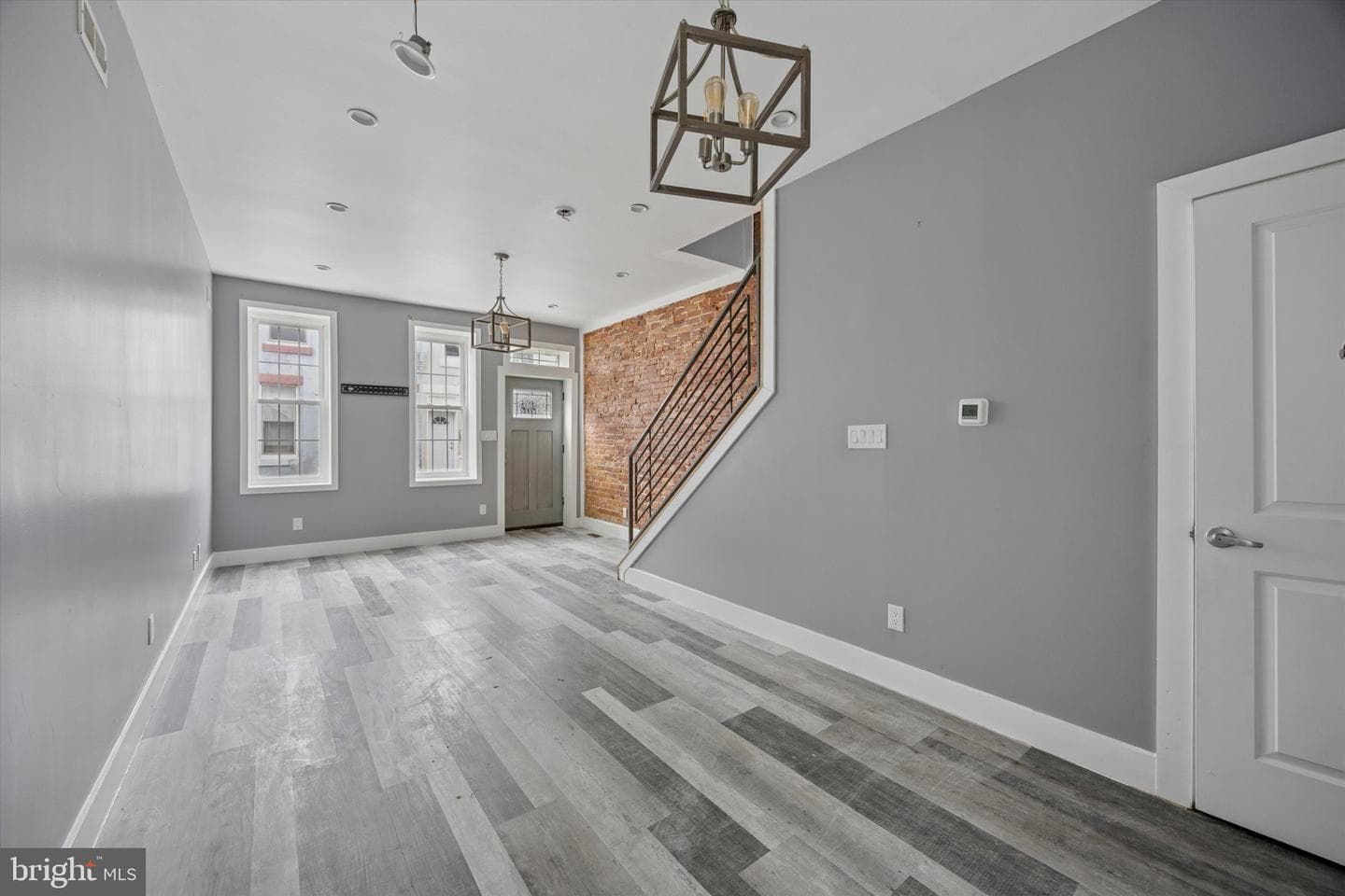 2513 N Douglas Street photo 9