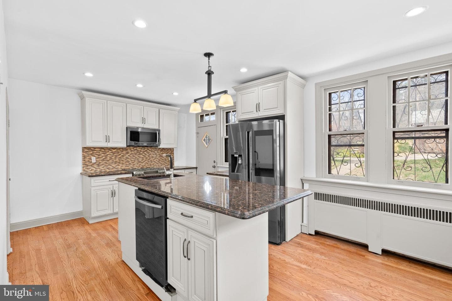 425 E Durham Street photo 16