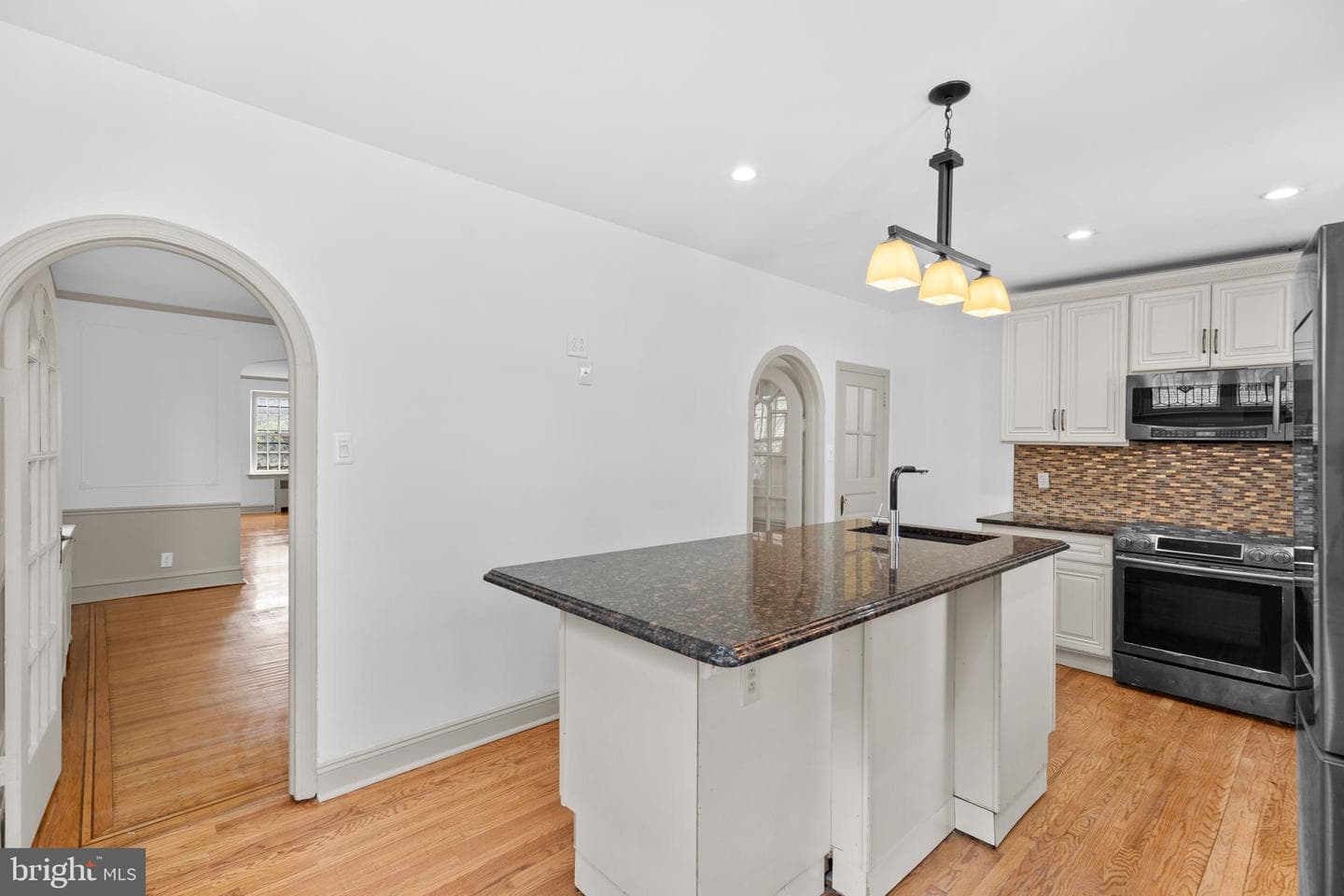 425 E Durham Street photo 17