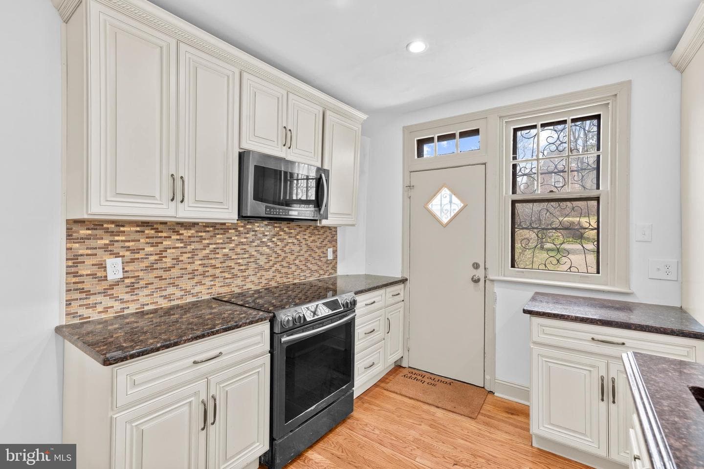 425 E Durham Street photo 18