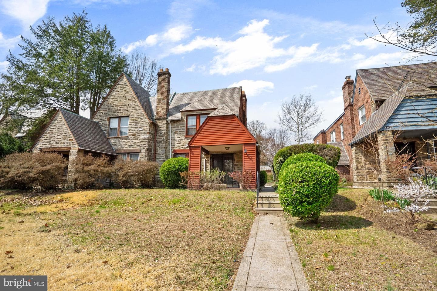 425 E Durham Street photo 2