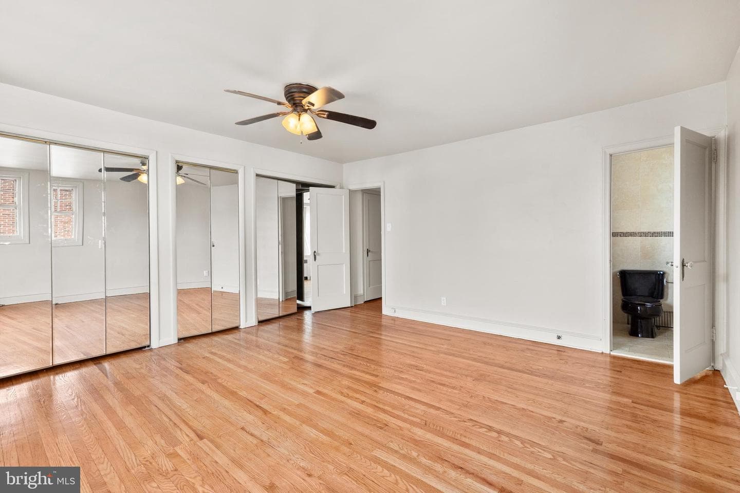 425 E Durham Street photo 21