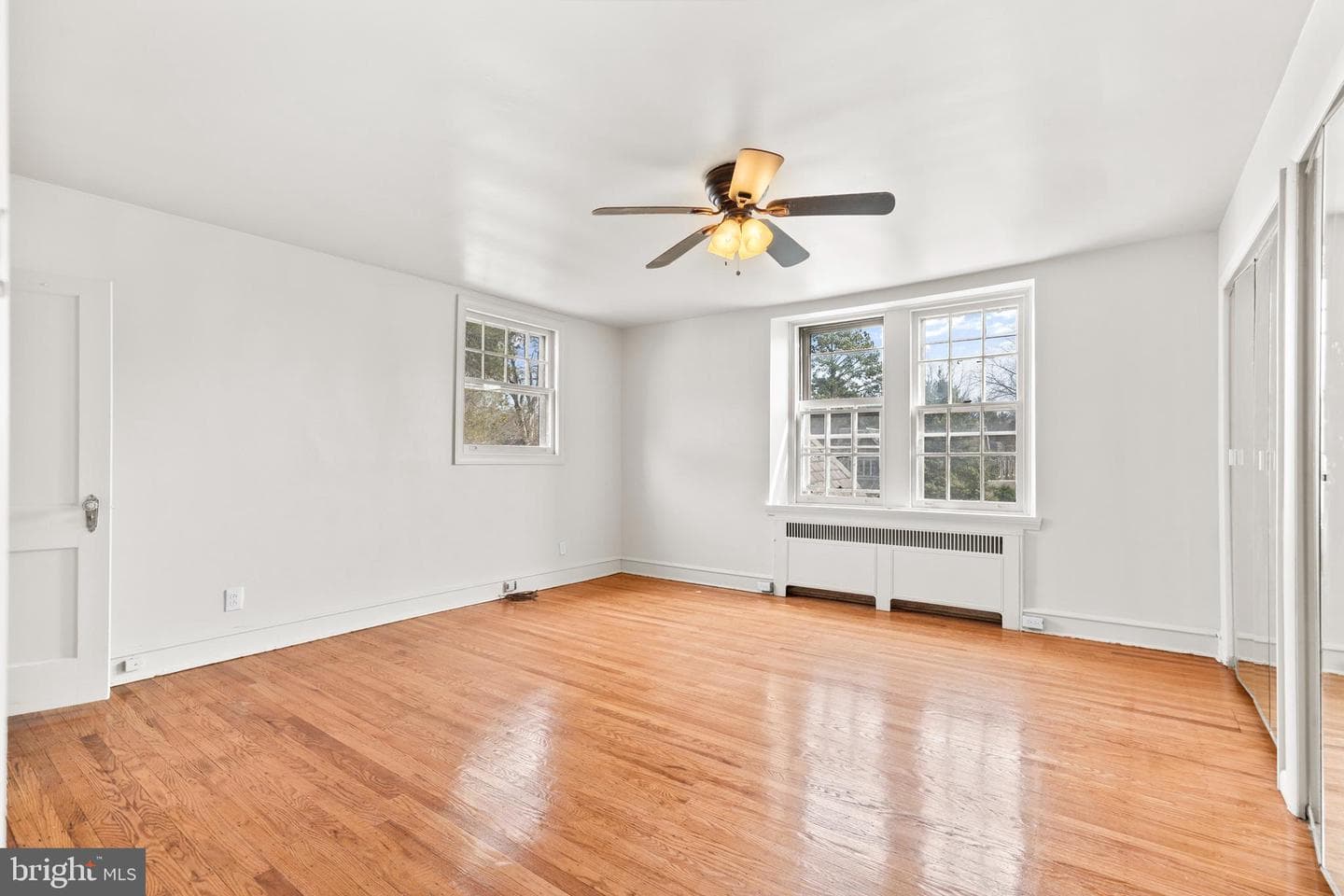 425 E Durham Street photo 23