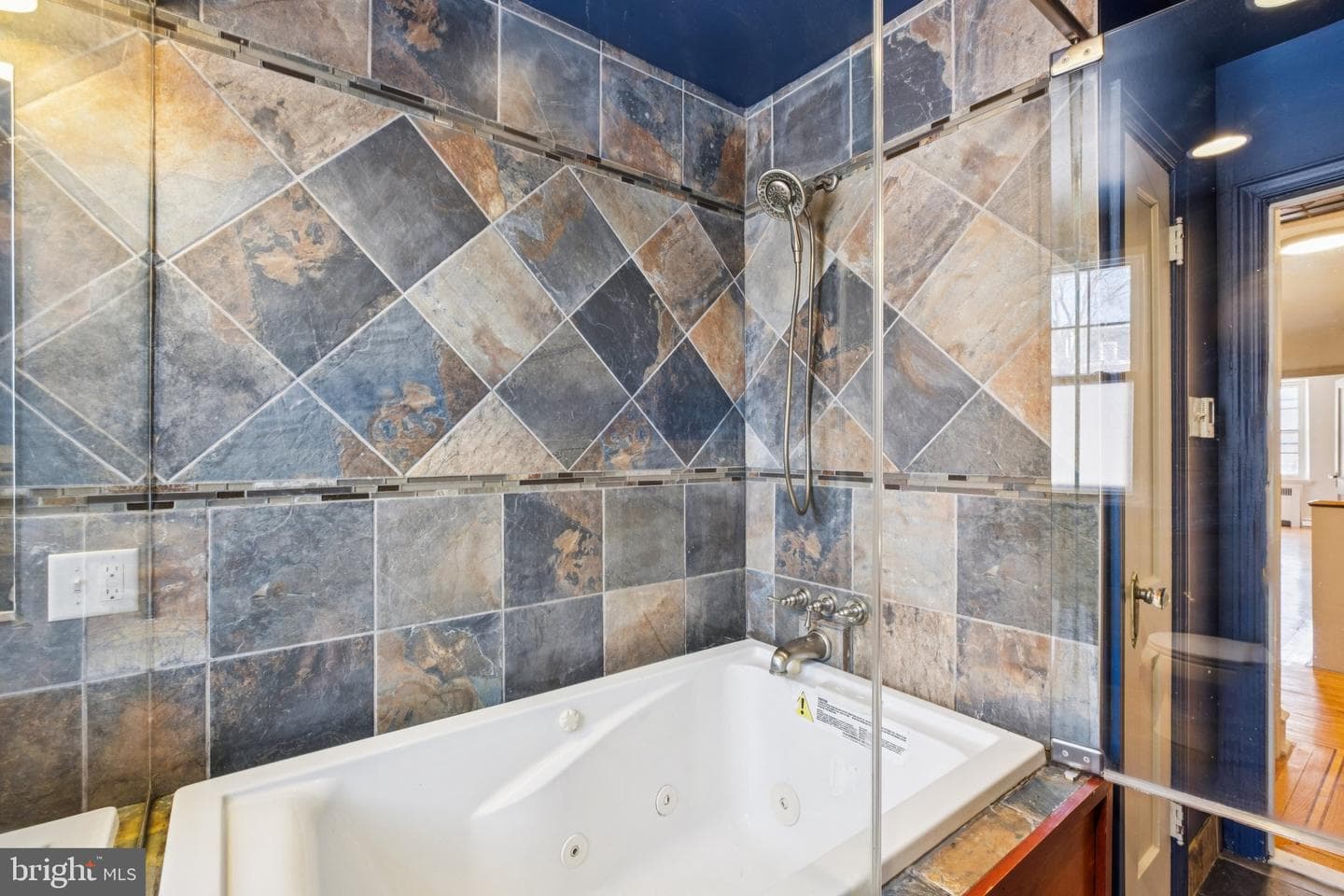 425 E Durham Street photo 28