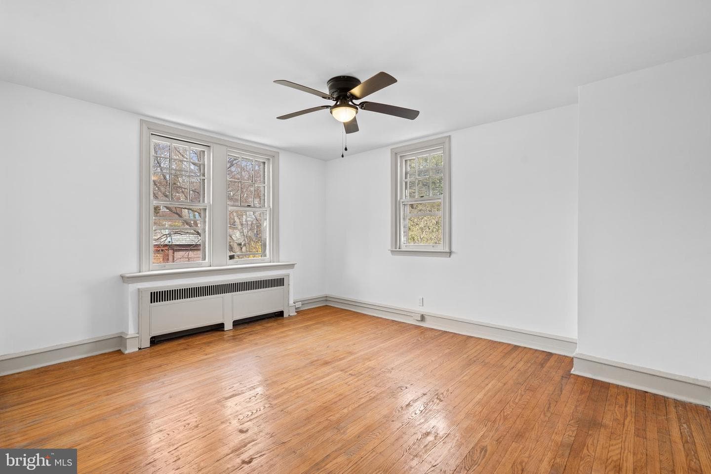 425 E Durham Street photo 32