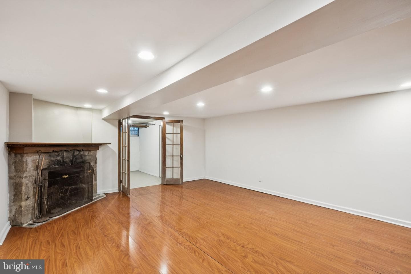 425 E Durham Street photo 34