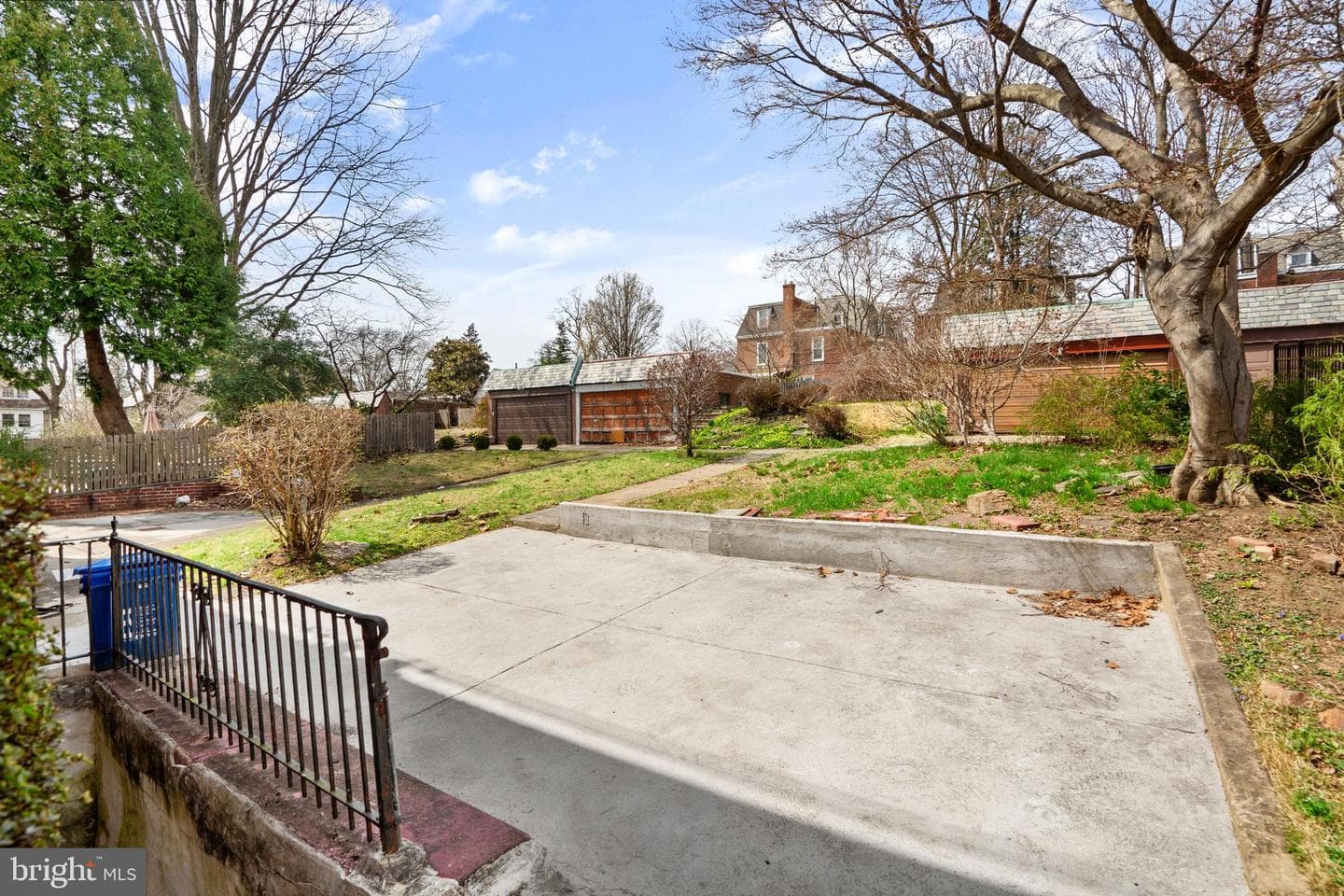 425 E Durham Street photo 39