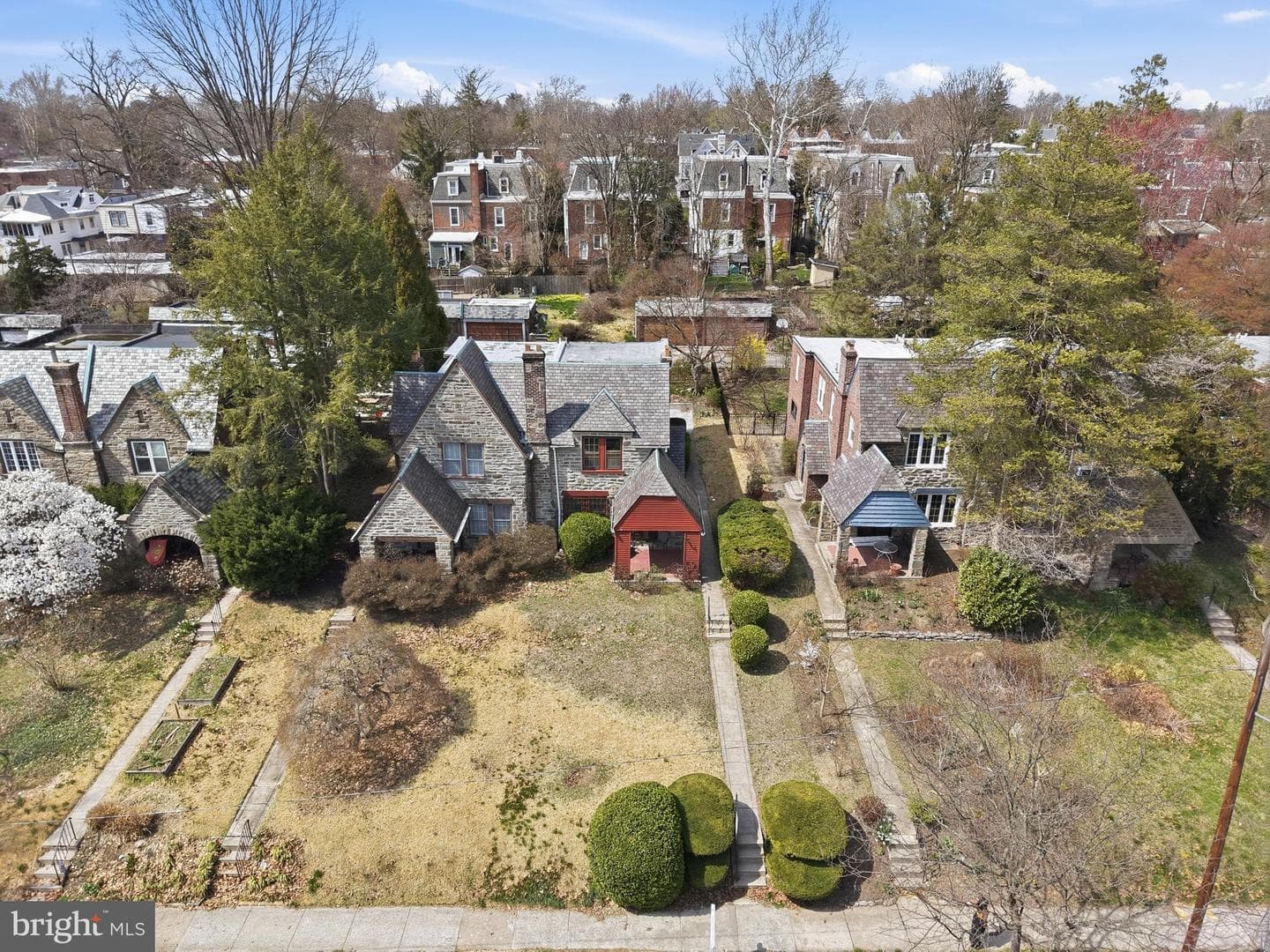 425 E Durham Street photo 4