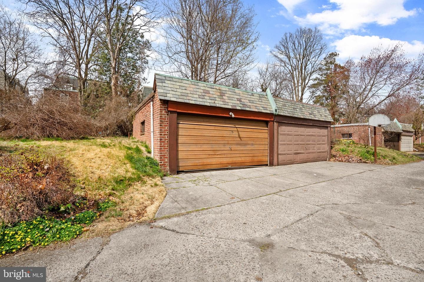425 E Durham Street photo 40