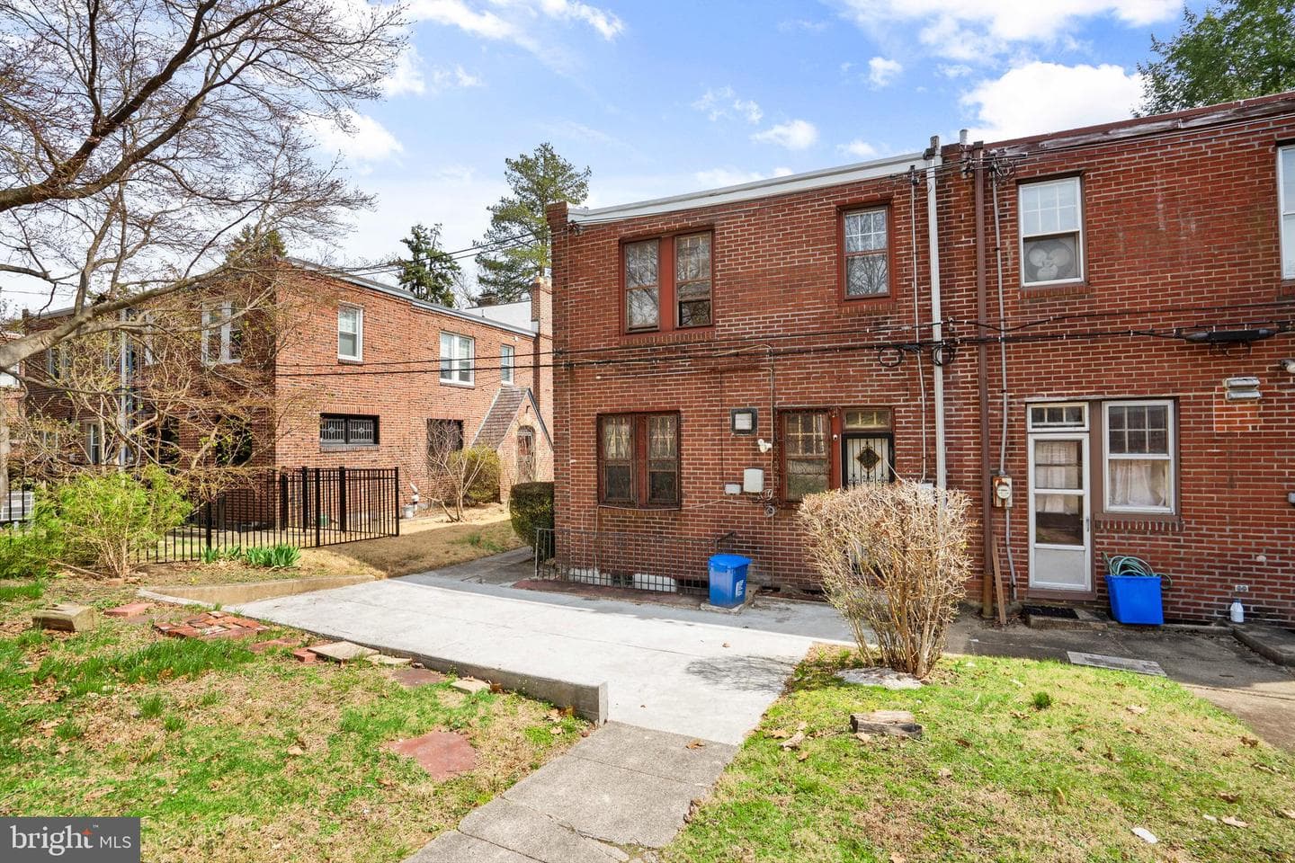 425 E Durham Street photo 42