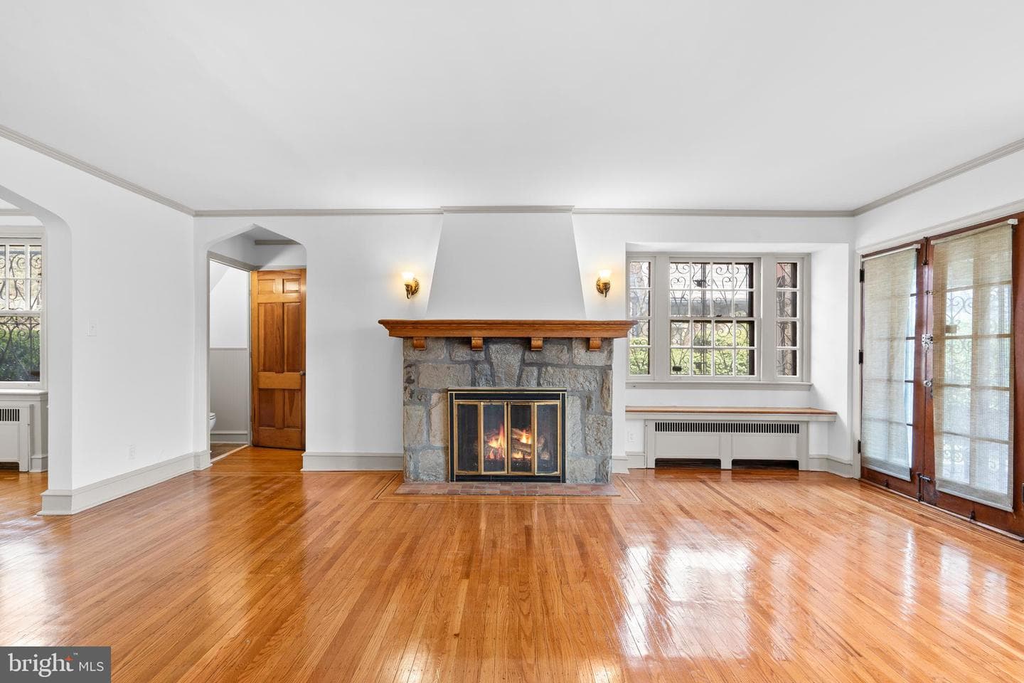 425 E Durham Street photo 7