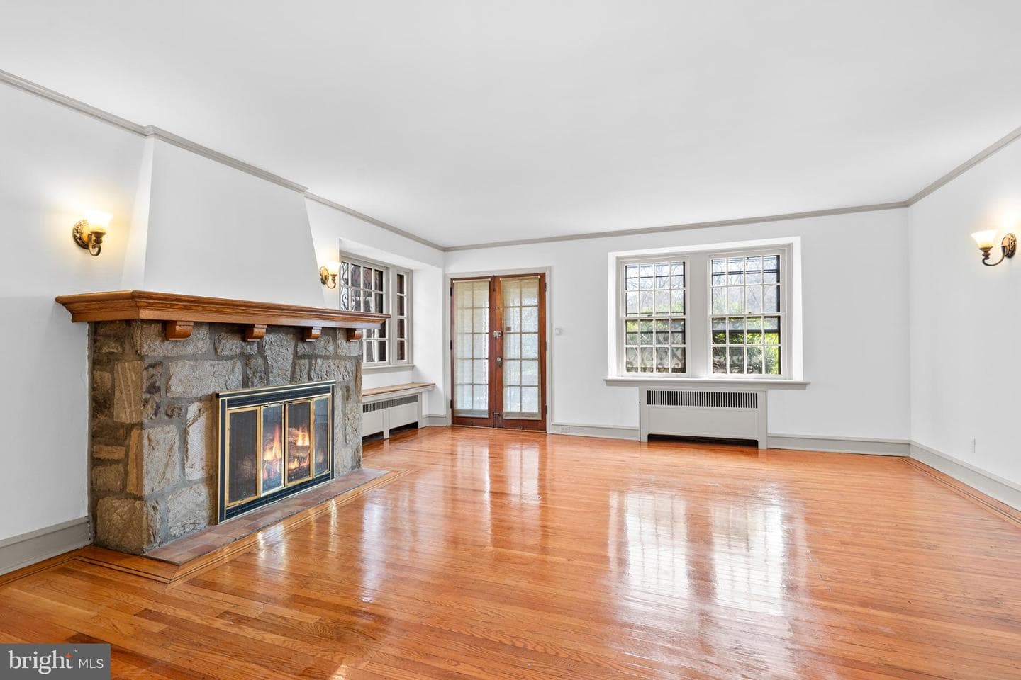 425 E Durham Street photo 8