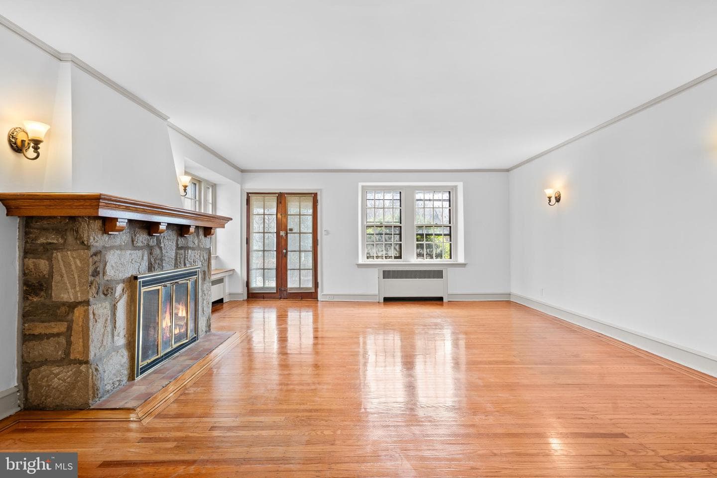 425 E Durham Street photo 9