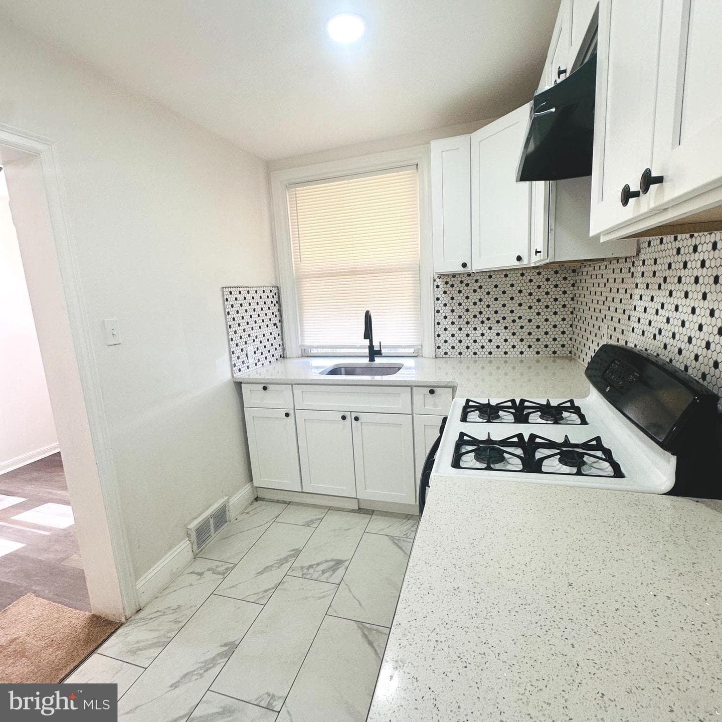 4615 Weymouth Street photo 3
