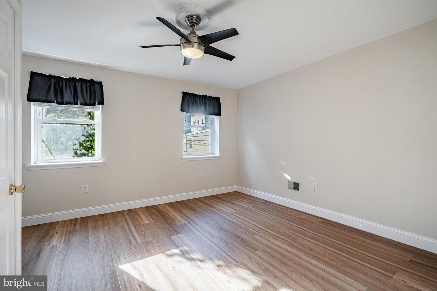2624 Almond Street photo 20