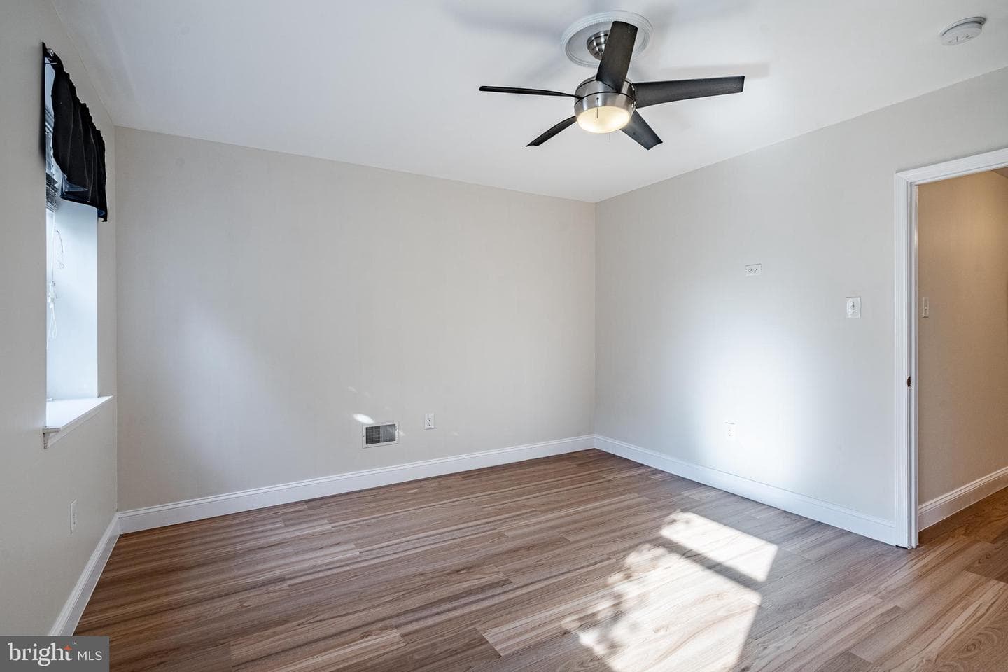 2624 Almond Street photo 22