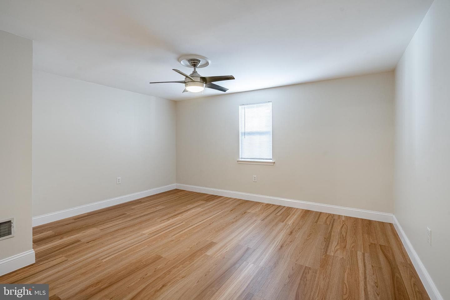 2624 Almond Street photo 27