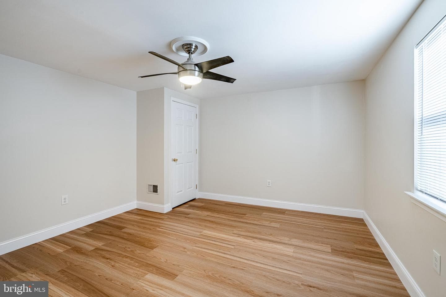 2624 Almond Street photo 28