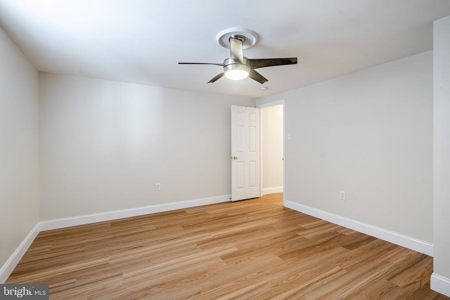 2624 Almond Street photo 29