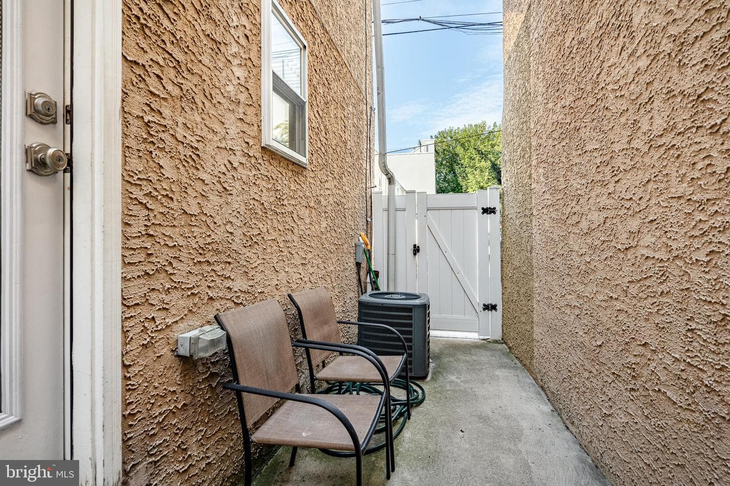 2624 Almond Street photo 37