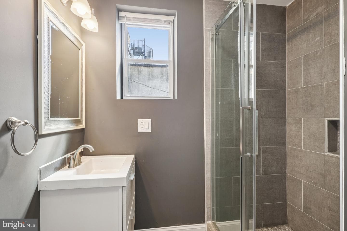 3208 Clifford Street photo 25