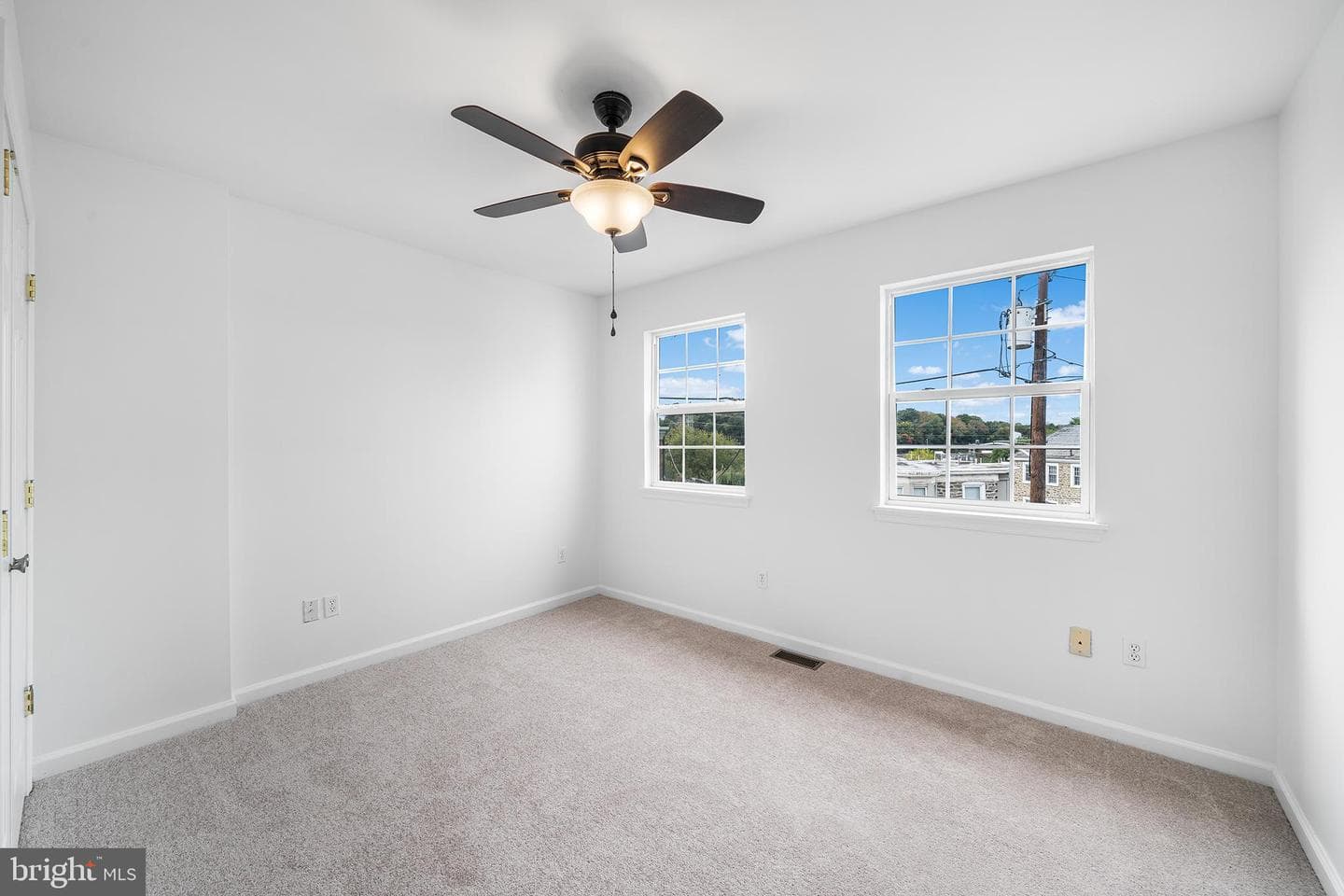 5202 Ridge Avenue photo 10