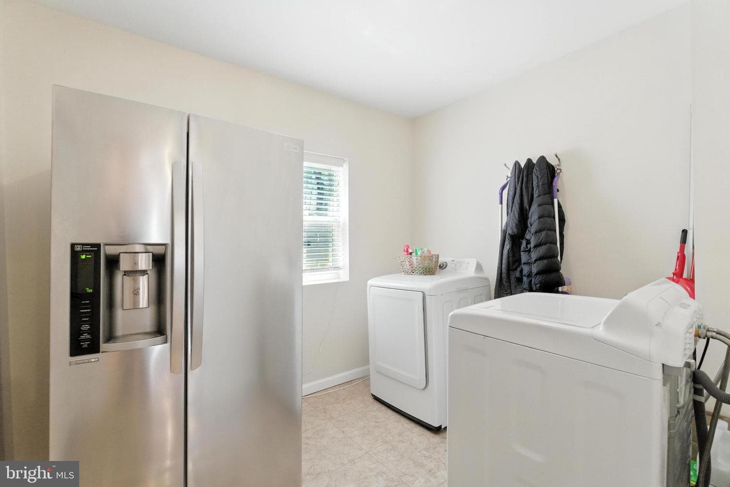314 Gladstone Street photo 11