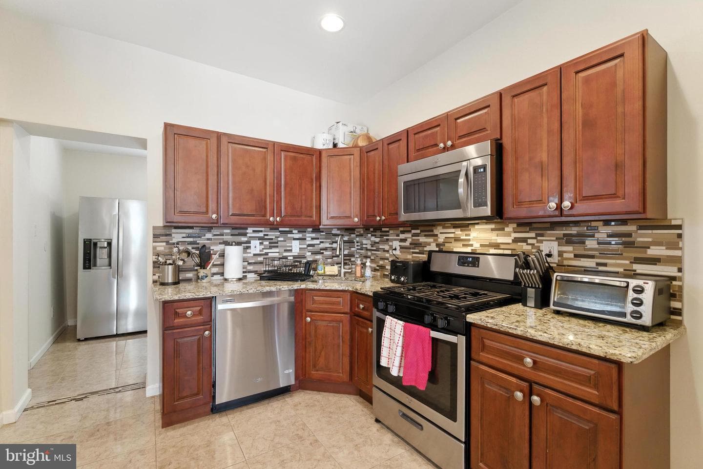 314 Gladstone Street photo 6