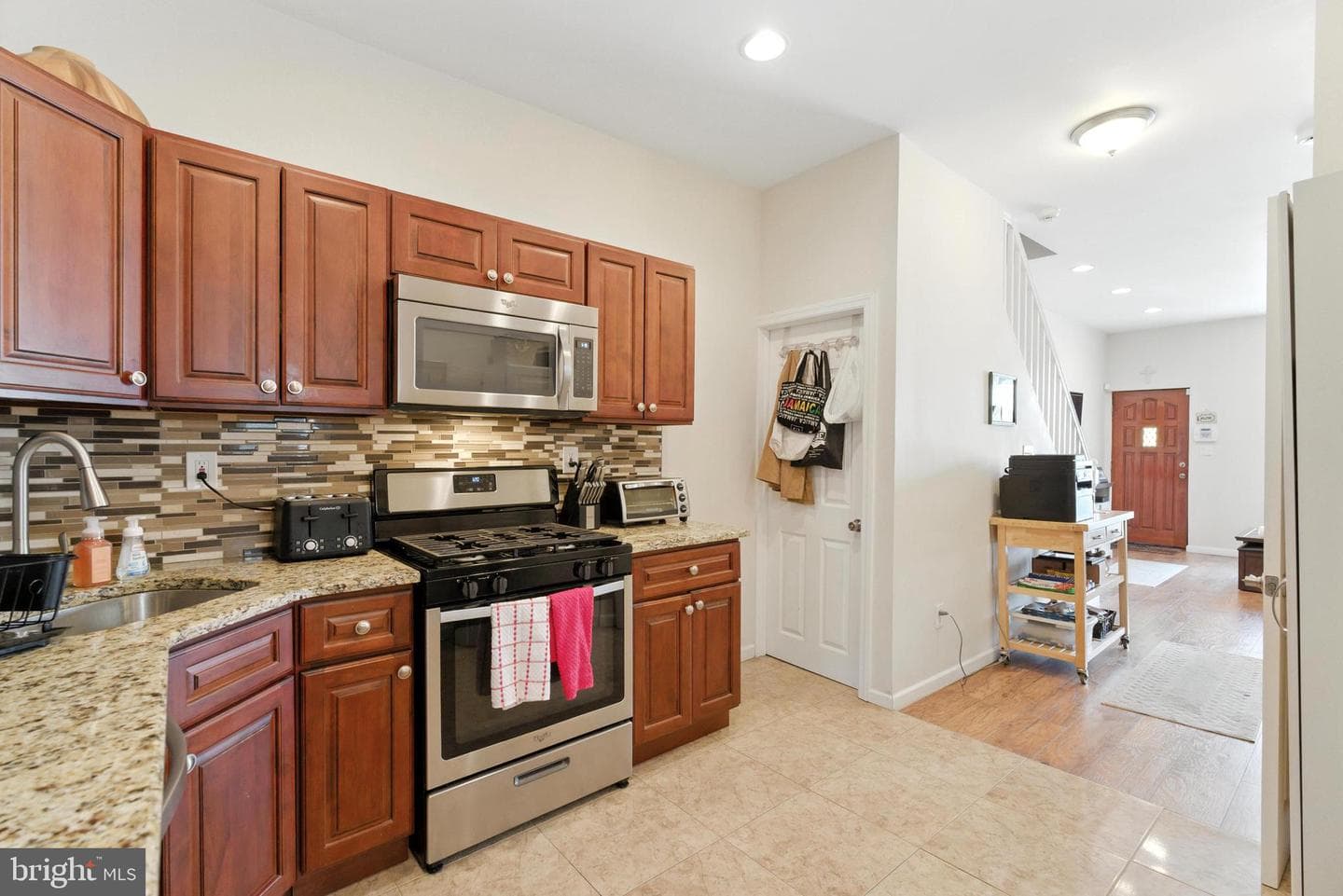 314 Gladstone Street photo 7
