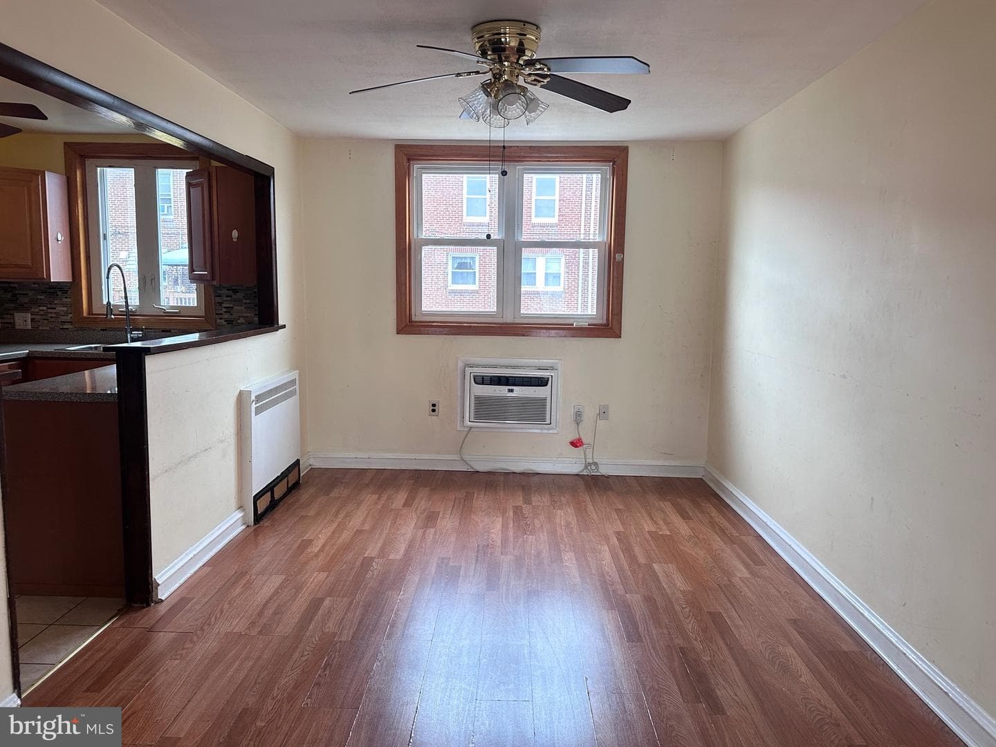 3025 Longshore Avenue photo 2