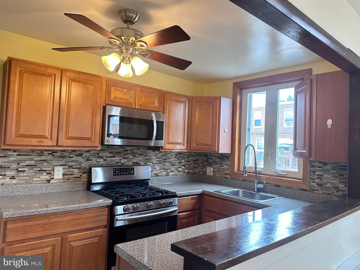 3025 Longshore Avenue photo 3