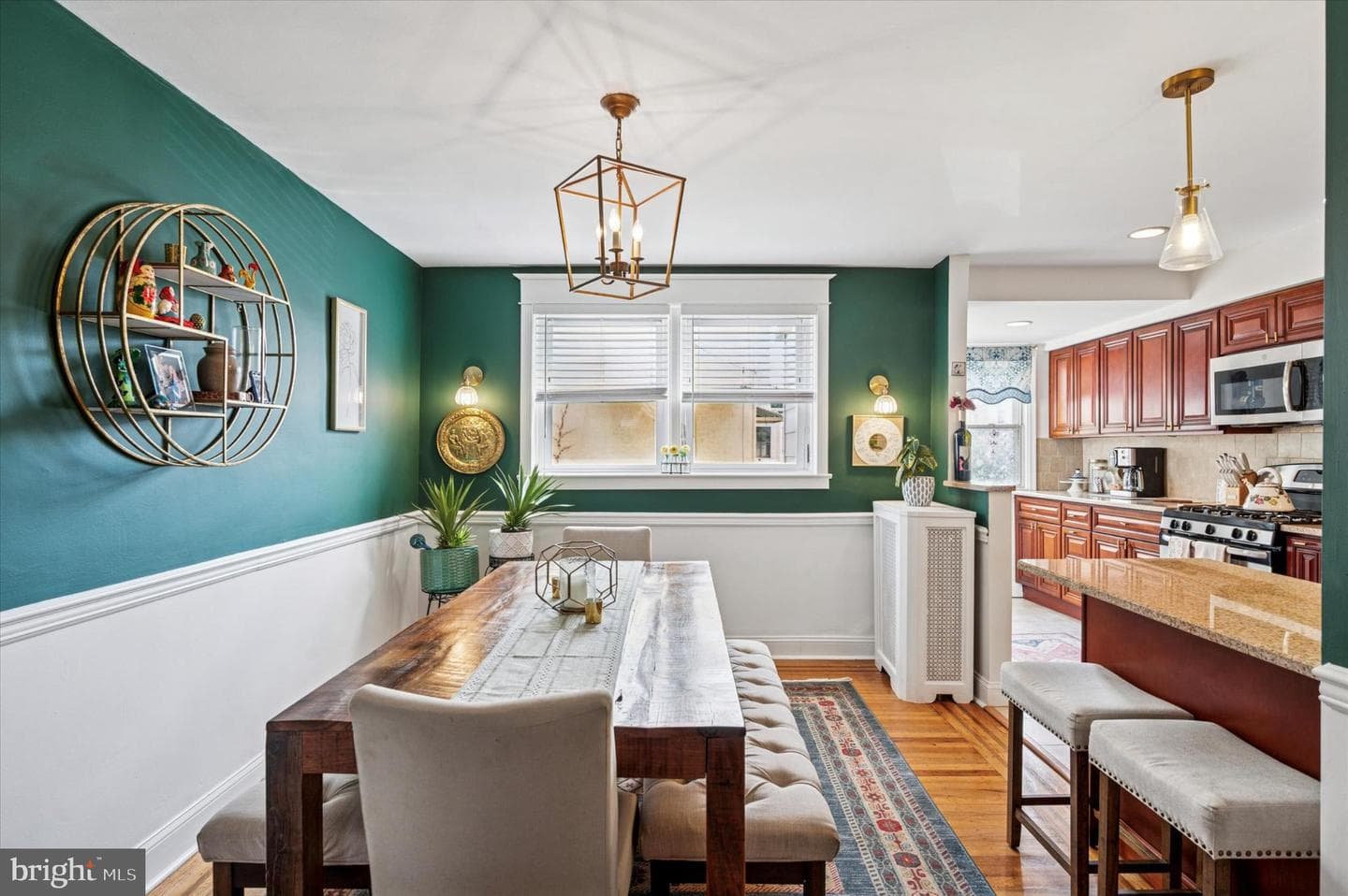 3348 Ainslie Street photo 10