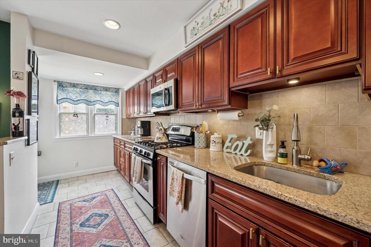 3348 Ainslie Street photo 14