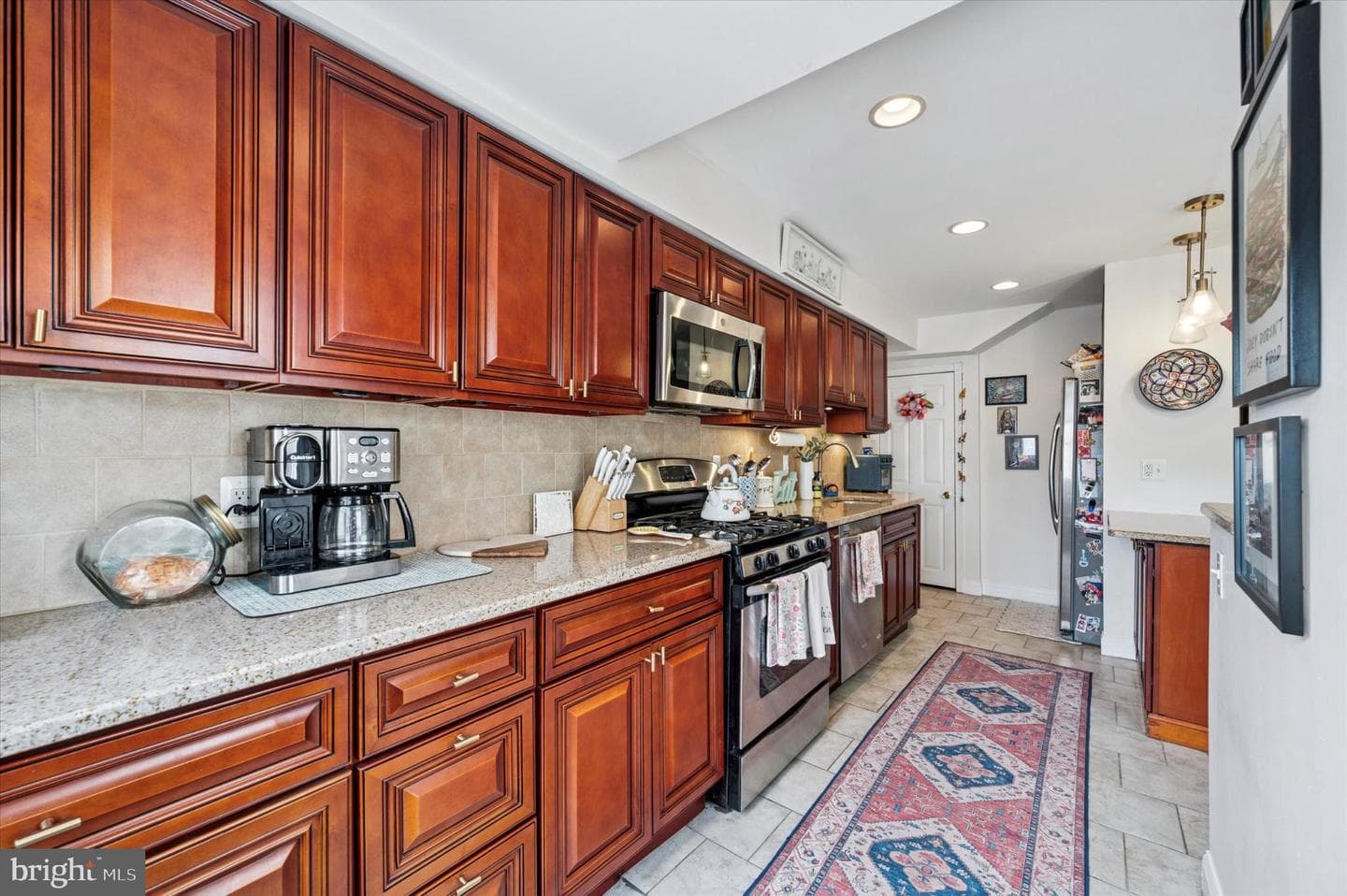 3348 Ainslie Street photo 16