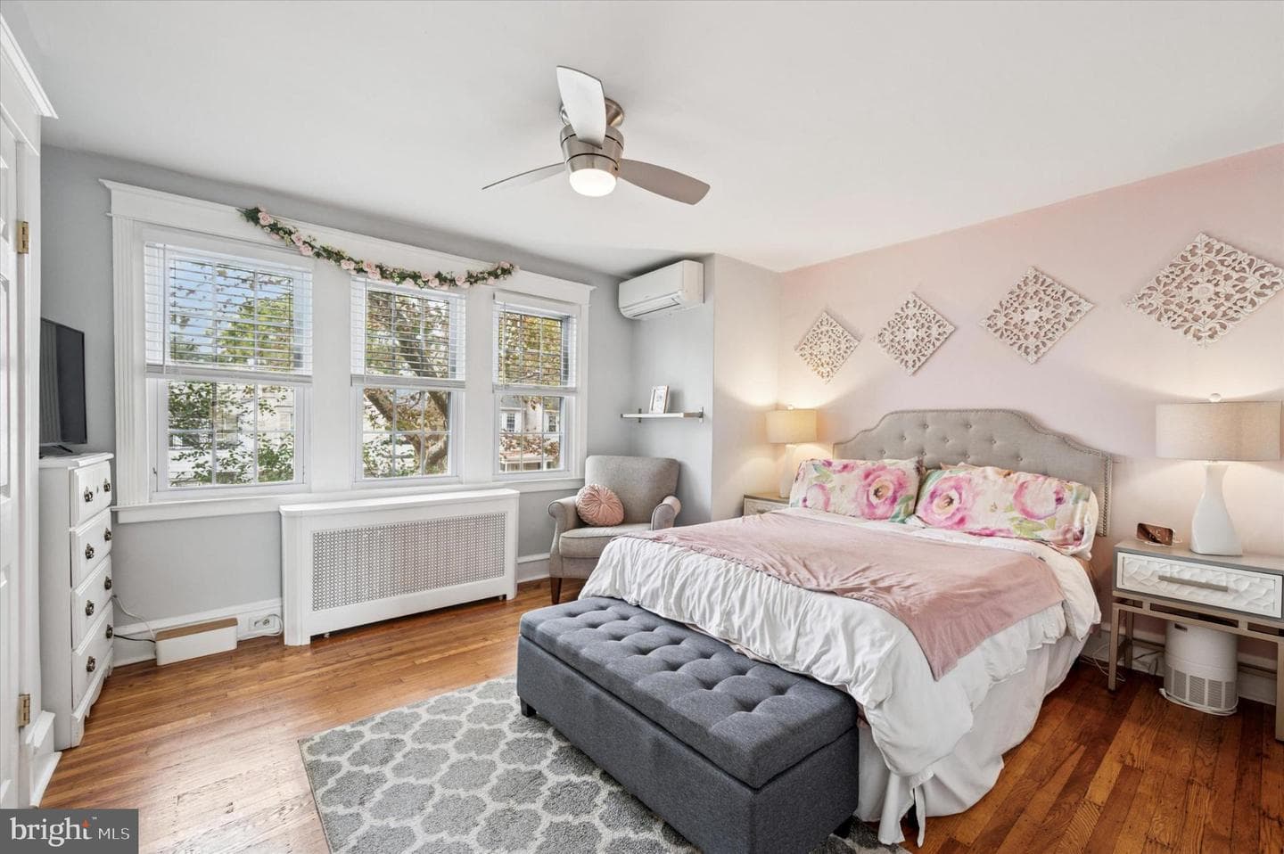 3348 Ainslie Street photo 22